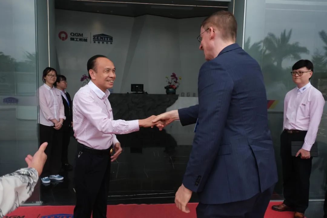 德國(guó)駐廣州總領(lǐng)事魯彥蒞臨福建泉工股份有限公司參觀(guān)考察