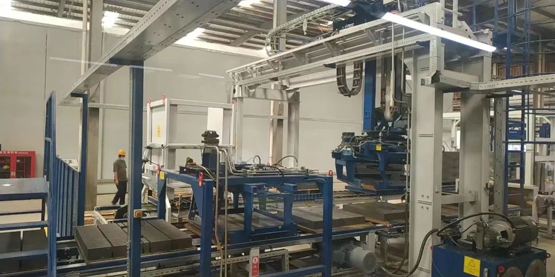 現(xiàn)場直擊丨ZN1200S全自動生態(tài)砌塊生產(chǎn)線進(jìn)入試生產(chǎn)階段，助力疫情后華中市政建設(shè)全速發(fā)展