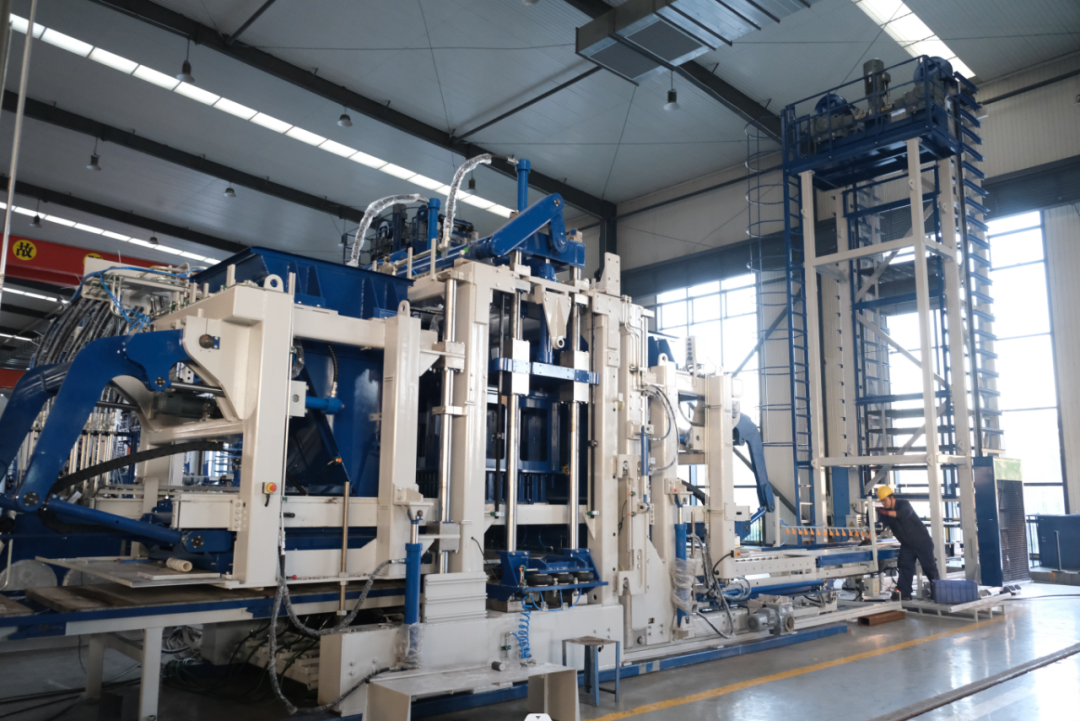 整裝待發(fā)，泉工又一生產線進入發(fā)貨前調試階段，助力華中城市提速發(fā)展