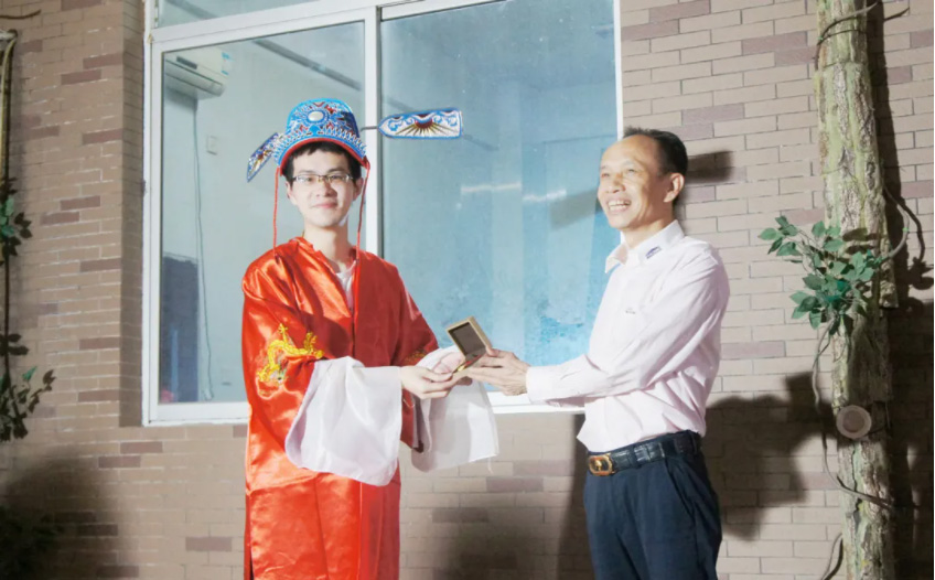 黨建進(jìn)行時(shí)：“泉心全意，工力同心”博餅活動(dòng)凝聚人心，和諧友愛(ài)！