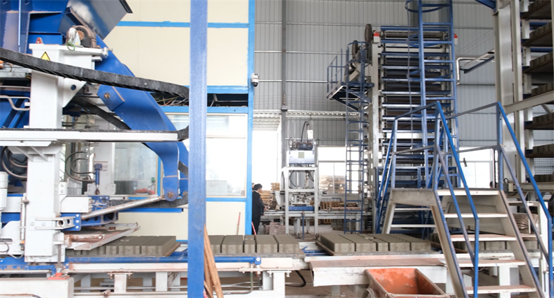 一機多磚、節(jié)能降碳，泉工策尼特15型打造綠色建材“泉工樣板”